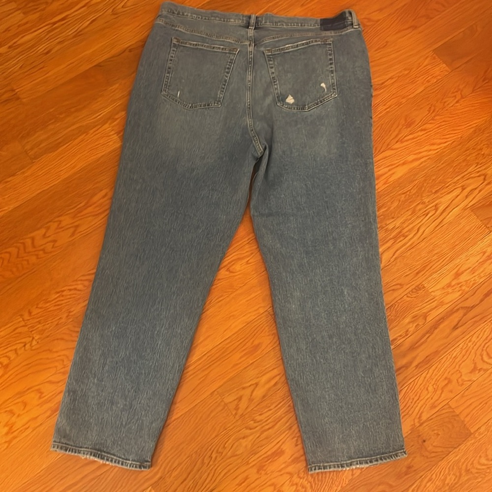 A&F 90’s Straight High Rise Medium Wash Jeans - Picture 5 of 6